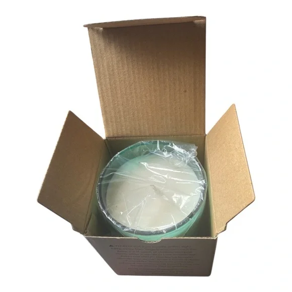 Free People 1809 Collection Limited Edition Surf Jasmine & Coconut Candle - Picture 4 of 5